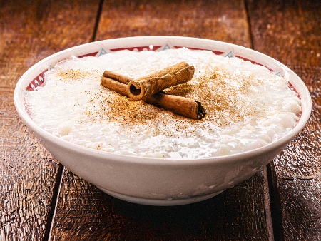 Варен грис в прясно мляко с ванилова захар за десерт или закуска - снимка на рецептата